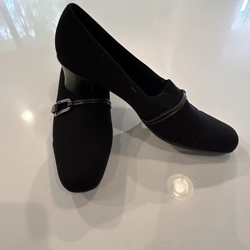 Munro Cindy Block Heel Pump Shoes Sz 9.5 Narrow Black Stretch Fabric Slip Ons